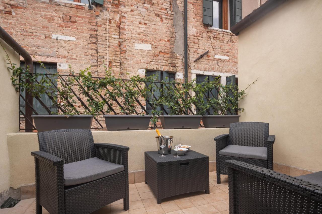 Sant'Aponal Cozy Apartment With Balcony R&R ヴェネツィア エクステリア 写真